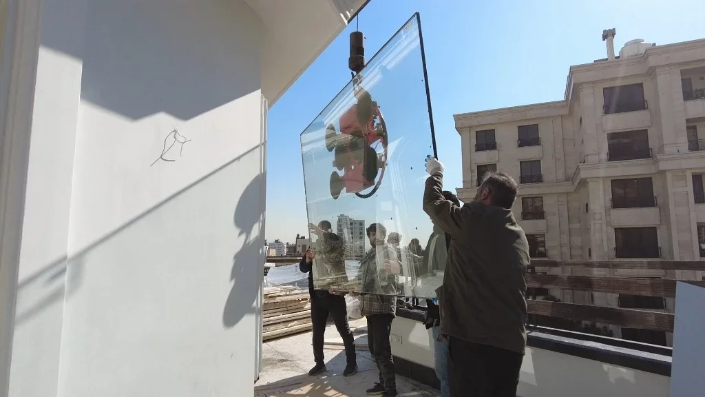 حمل شیشه با جرثقیل