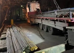 تخلیه میلگرد با جرثقیل